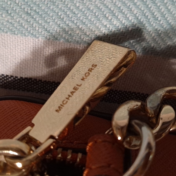 MICHEAL KORS CROSS BODY BAG - Picture 6 of 6